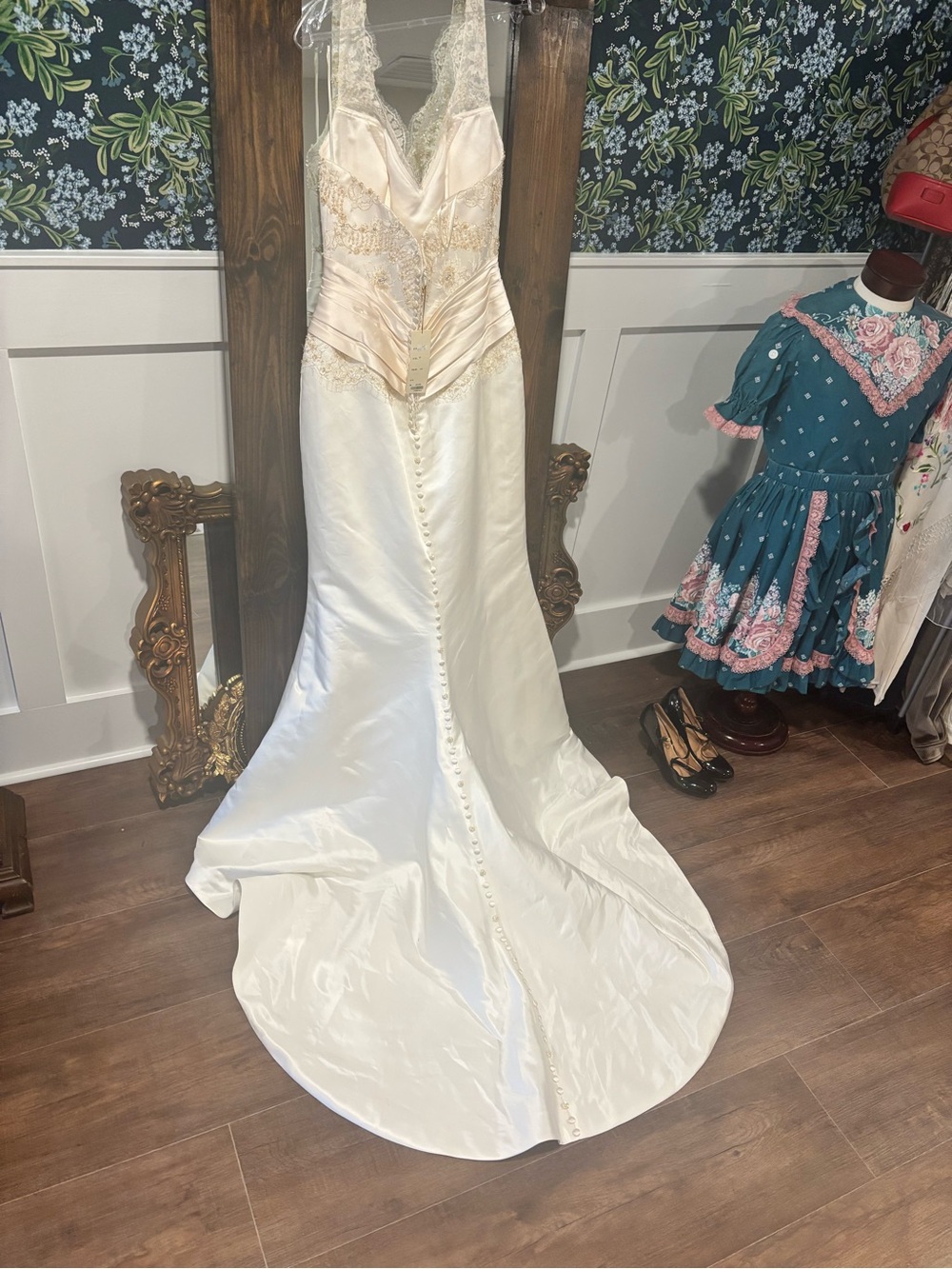 NWT Casablanca Halter Top Bridal Gown W/ Gold Details Fit And Flare Size 10